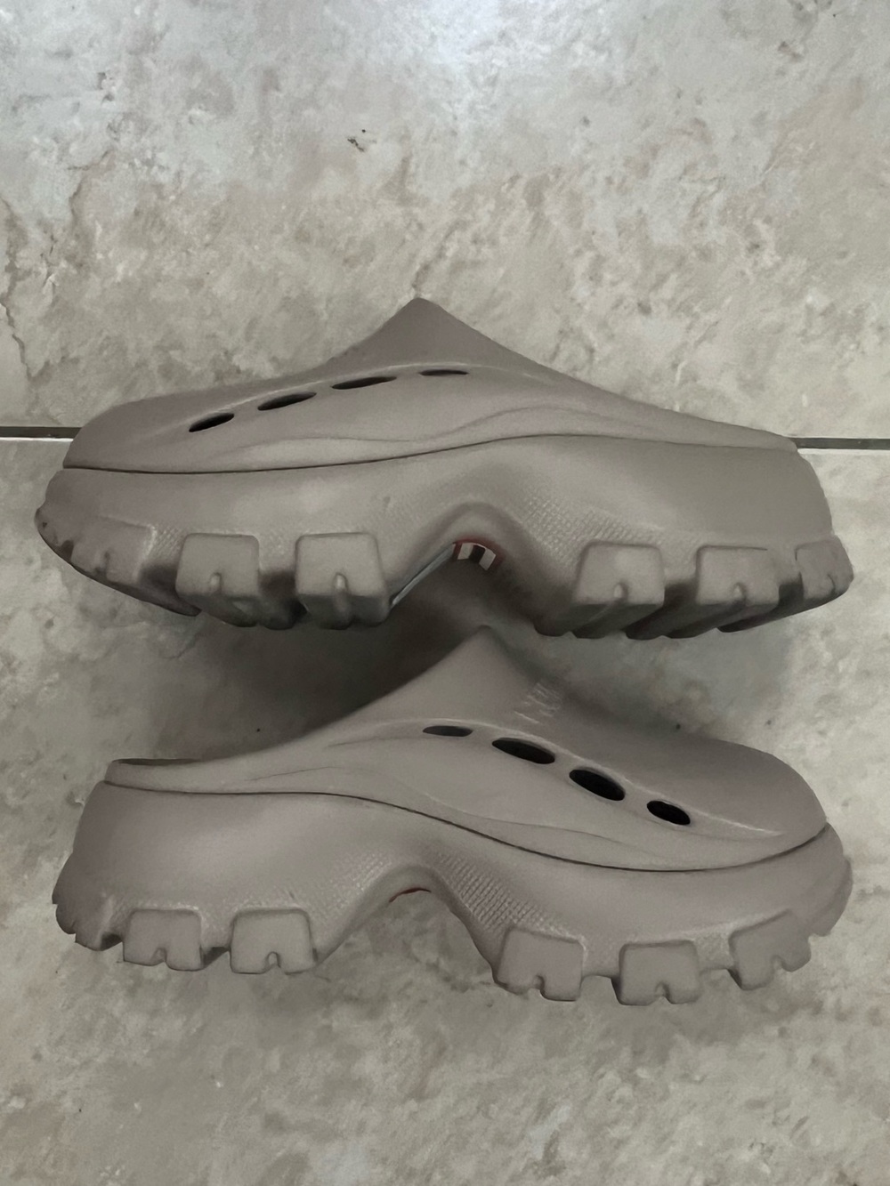 Hunter Slip-On Shoe with White Logo and Red Trim
